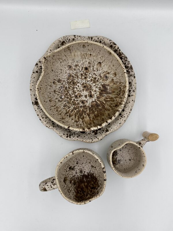 tableware collection, dinnerware set, large plate, deep bowl, tea cup, coffee cup, indai, didelė lėkštė, gilus dubuo, puodelis arbatai, puodelis kavai